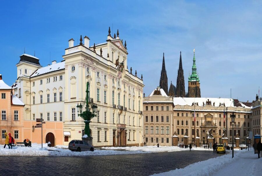 Prague Hradcany Castle, St Vitus Cathedral Tour with Tickets - 2- and 3-hour options: the core circuit without the fog