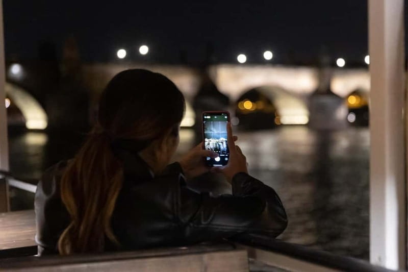 Prague: Jazz Boat Popular Live Jazz Dinner Cruise - Live jazz sets and breaks: the pacing that keeps it fun
