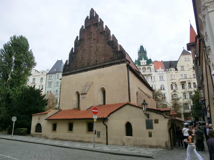 Prague: Jewish Quarter and Museum Guided Tour - Old Jewish Cemetery: the visit you shouldn’t rush