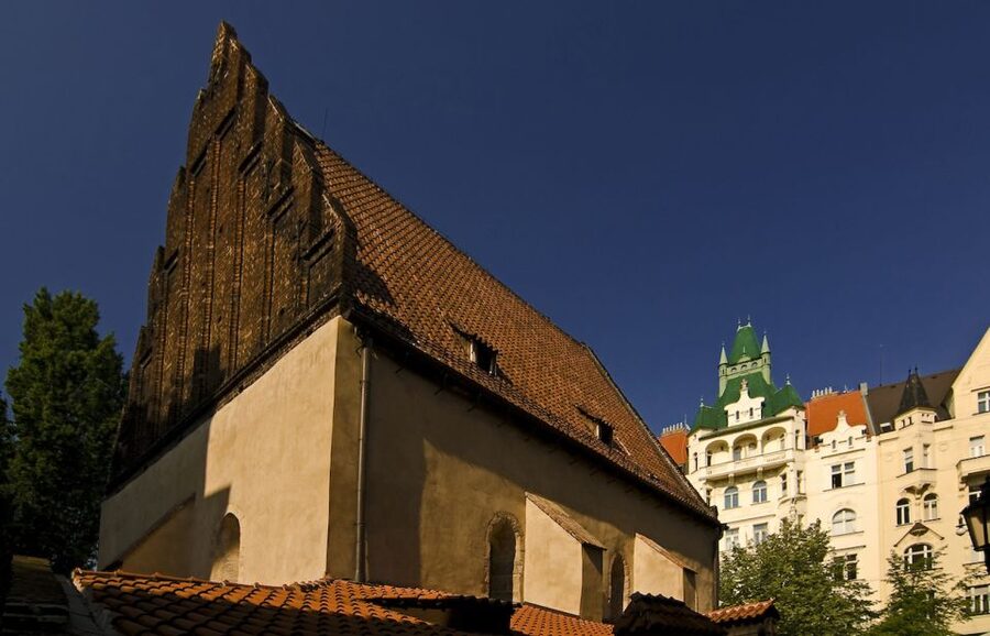 Prague Jewish Quarter Tour in French with Monuments Entrance - Old Jewish Cemetery and Ceremonial Hall: why these stops matter