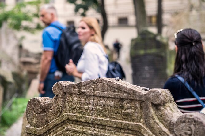 Prague: Jewish Quarter Walking Tour with Admission Tickets - Step Inside the Maisel Synagogue: Your First Real Context for Jewish Prague