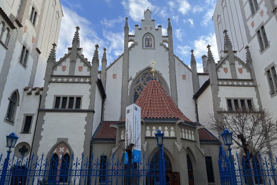 Prague: Jewish Town Guided Walking Tour - The guided route through Jewish Prague (what the guide should do for you)