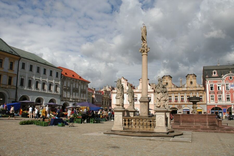 Prague: Kutná Hora, St Barbara's Cathedral and Bone Church - Free time in Kutná Hora: browse, snack, and follow the medieval vibe