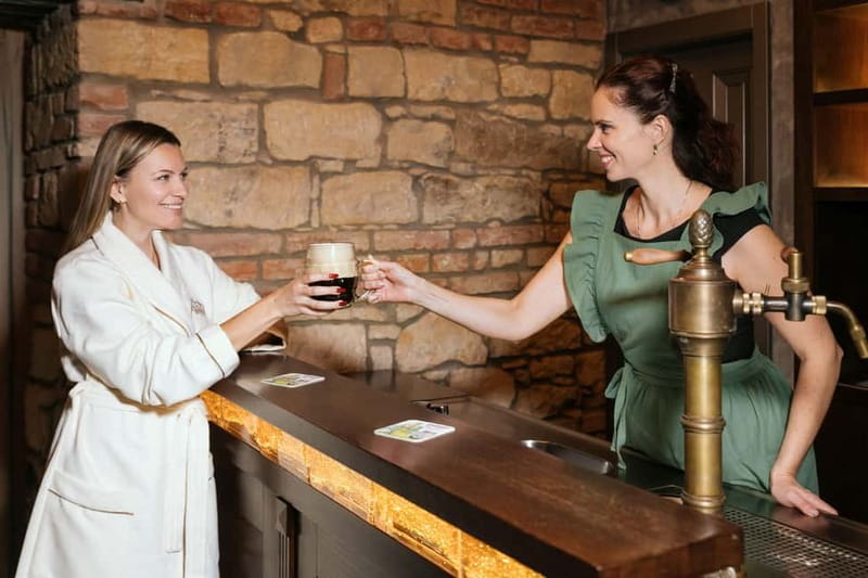 Prague: Lázně Pramen. Wine, Beer bath and Wellness SPA - Arrival Setup: Lockers, a Briefing, and Your Bath Choice