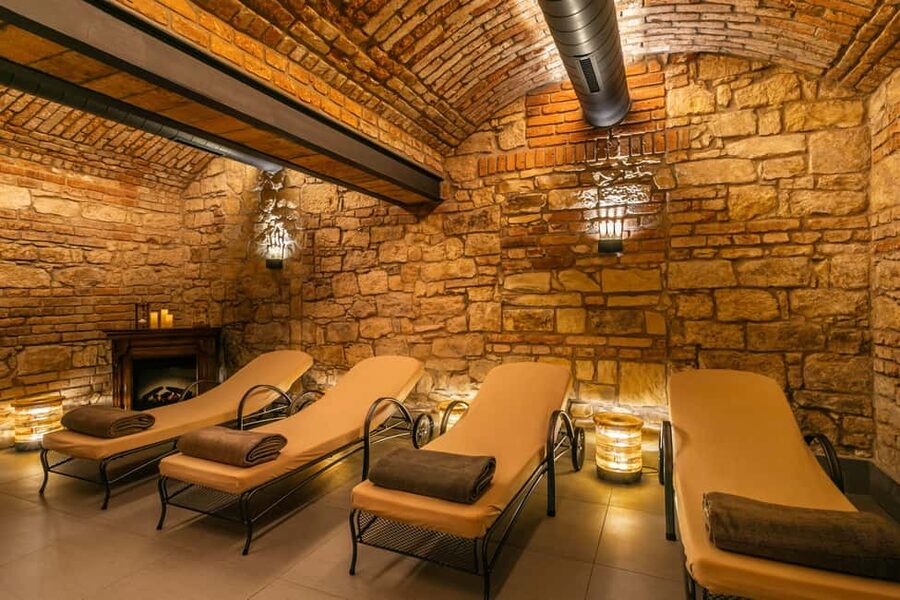 Prague: Lázně Pramen. Wine, Beer bath and Wellness SPA - Comfort and Privacy: Blankets, Chill Lounge, and Easy Towels