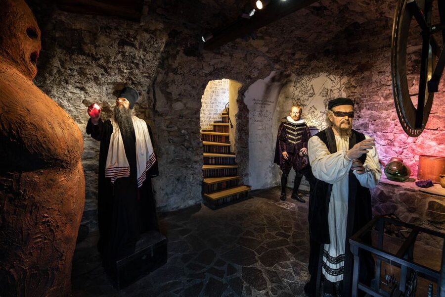 Prague: Madame Tussauds Entry Ticket - The face-to-face photo experience with stars (the real draw)