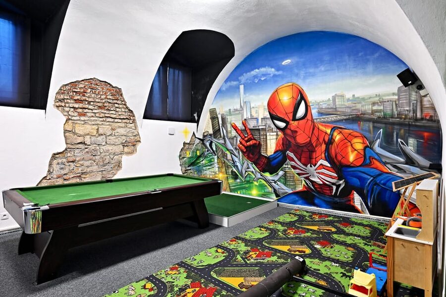 Prague: Mazemania Miniature Golf Experience - First Look Inside: The Vibe and the Setup