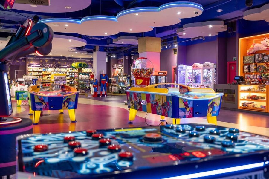 Prague: Mirror Maze Entry Family Ticket - Timing: valid for 10 days and tied to starting times