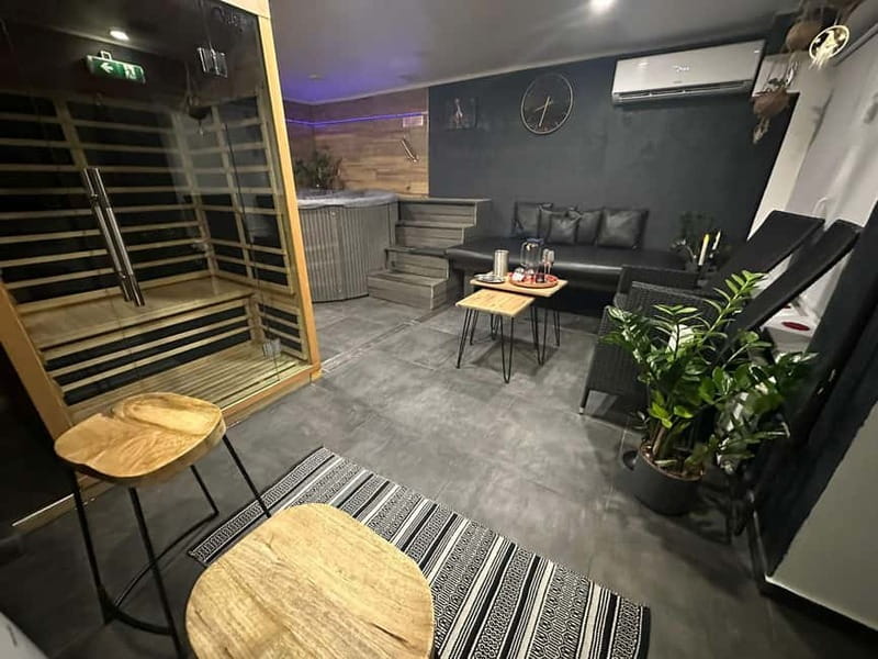 Prague: Modern Private Spa with Jacuzzi and/or Sauna - The modern spa feel: clean, quiet, and easy to enjoy