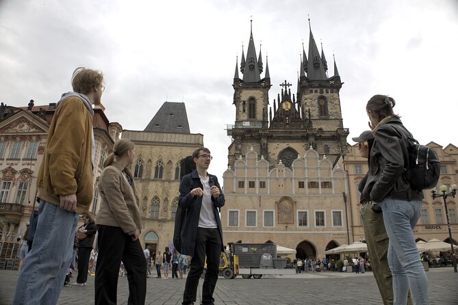 Prague: Mozart, Dvořák, Czech Folk Tour with a Guitarist - Charles Bridge Photo Stop: A Quick Look With New Ears