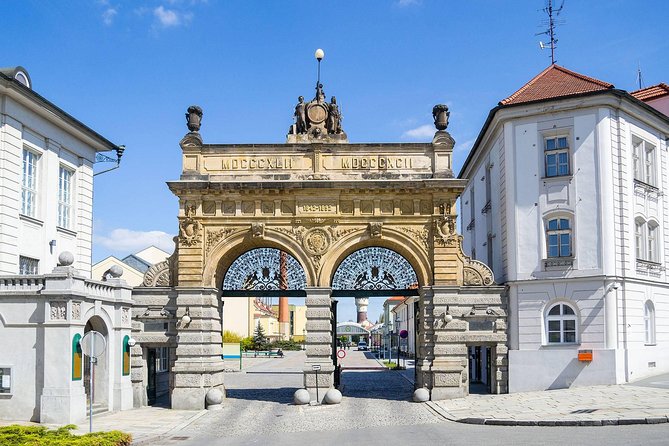 Prague-Munich One-Way Sightseeing Day Tour - Regensburg Old Town: Cathedral Views and a Medieval Stone Bridge