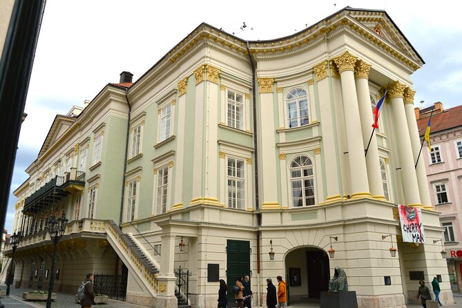 Prague: National Museum Ticket & Online Audioguide City Tour - Meeting Point at Get Prague Guide: How to Avoid the Common Frustration
