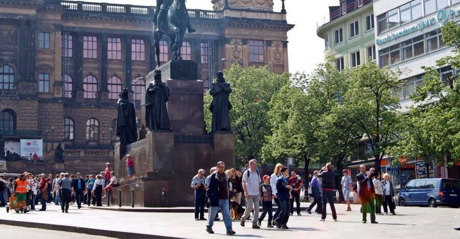 Prague: Old, New, and Jewish Towns Guided Walking Tour - Languages, meeting flow, and simple practical planning
