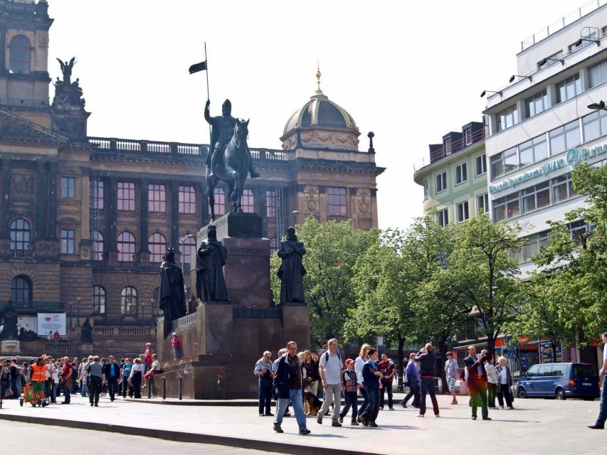 Prague: Old, New, and Jewish Towns Guided Walking Tour - Starting at Česká Národní Banka: the easiest meeting point in the whole center