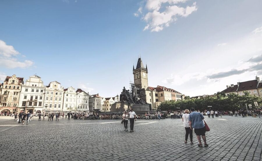 Prague: Old Town and Jewish Quarter Guided Walking Tour - Languages Offered: No One Left Behind
