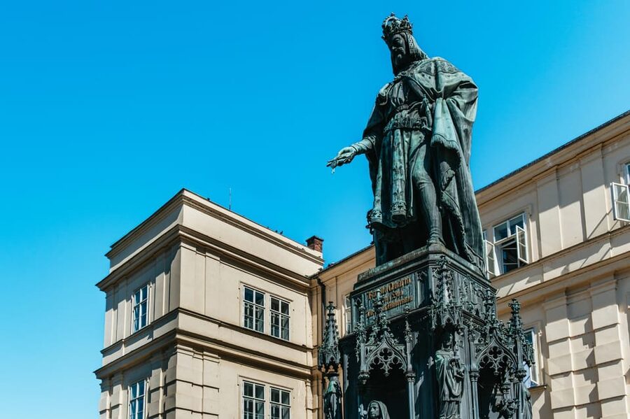 Prague: Old Town, Astronomical Clock and Underground Tour - Price and value: why about $32 can feel fair