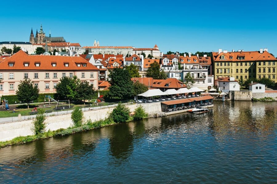 Prague: Old Town, Astronomical Clock and Underground Tour - Orloj (Astronomical Clock): what to look for when the crowd moves