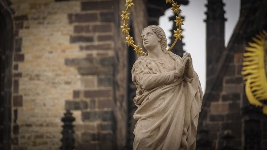 Prague: Old Town Highlights & Hidden Gems Guided Tour - Josefov (About 20 Minutes): A 13th-Century Jewish Quarter With Context