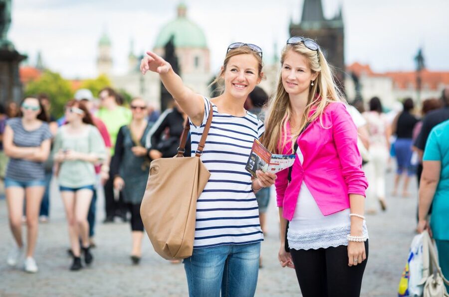 Prague: Old Town Highlights Private Guided Walking Tour - 4-hour Lesser Town route: St Nicholas Church and the Lennon Wall