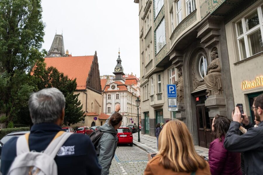 Prague: Old Town, Jewish Quarter & Astro Clock Walking Tour - Finding Na Příkopě 23 and why the walk starts in the New Town