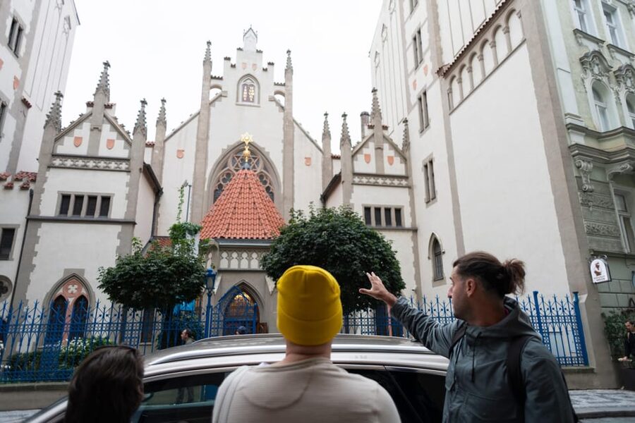 Prague: Old Town, Jewish Quarter & Astro Clock Walking Tour - Astronomical Clock: the short stop that makes Old Town click