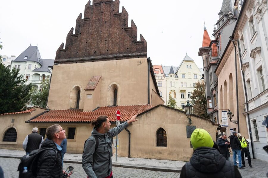 Prague: Old Town, Jewish Quarter & Astro Clock Walking Tour - Josefov (Jewish Quarter): walking the former ghetto area with context