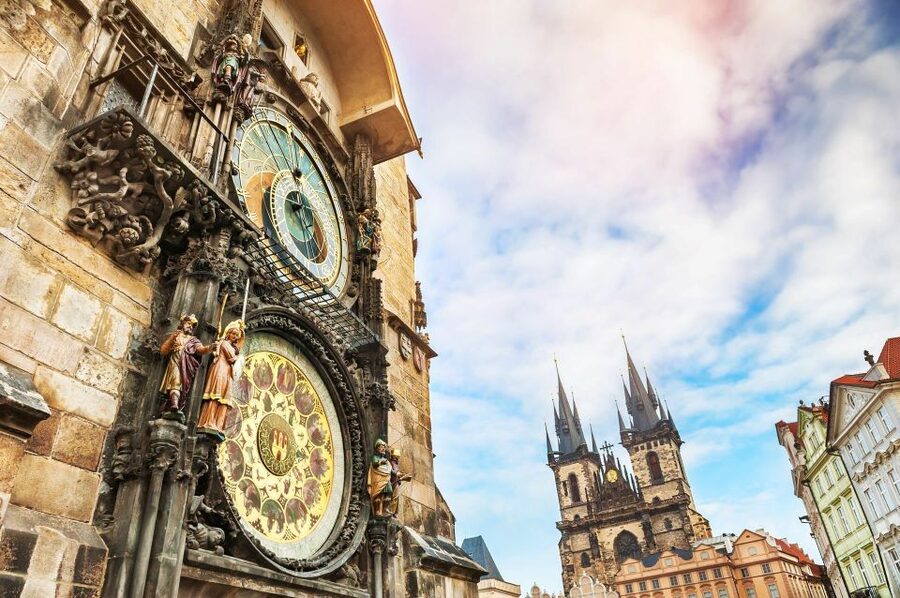 Prague: Old Town, Jewish Quarter & Astro Clock Walking Tour - Guide quality and how bilingual tours can affect what you hear