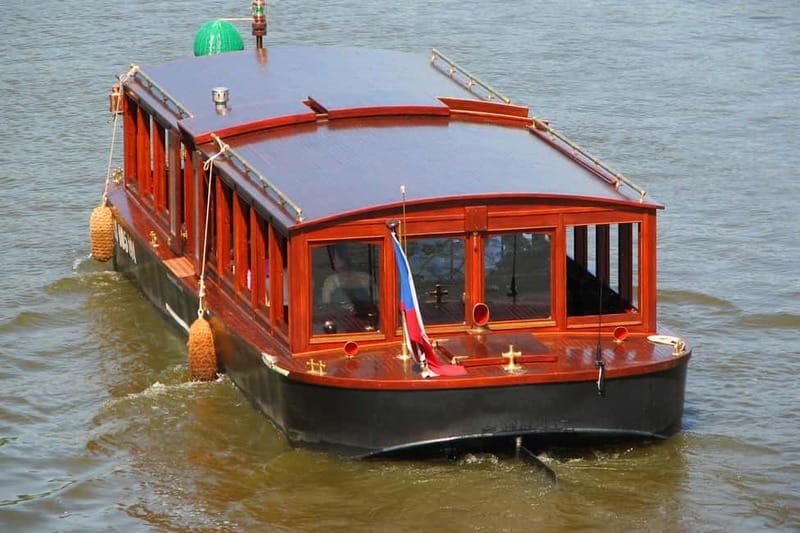 Prague: Old Town, Prague Castle & River Cruise Day Tour - Key things to know before you go