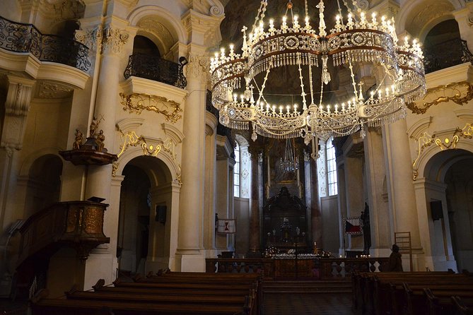 Prague Old Town Tour with a Classical Concert - Staroměstské náměstí and the Jewish Quarter: Where the Story Starts