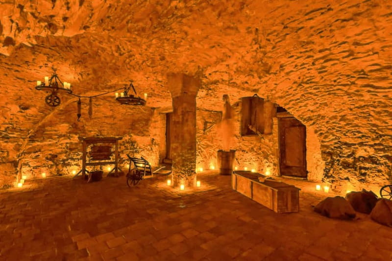 Prague: Oldtown, Medieval Underground & Dungeon History Tour - Key things you’ll notice on the tour