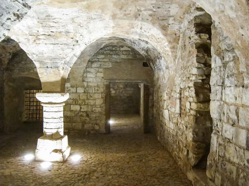 Prague: Oldtown, Medieval Underground & Dungeon History Tour - Medieval Prague’s underground life: more than spooky walls