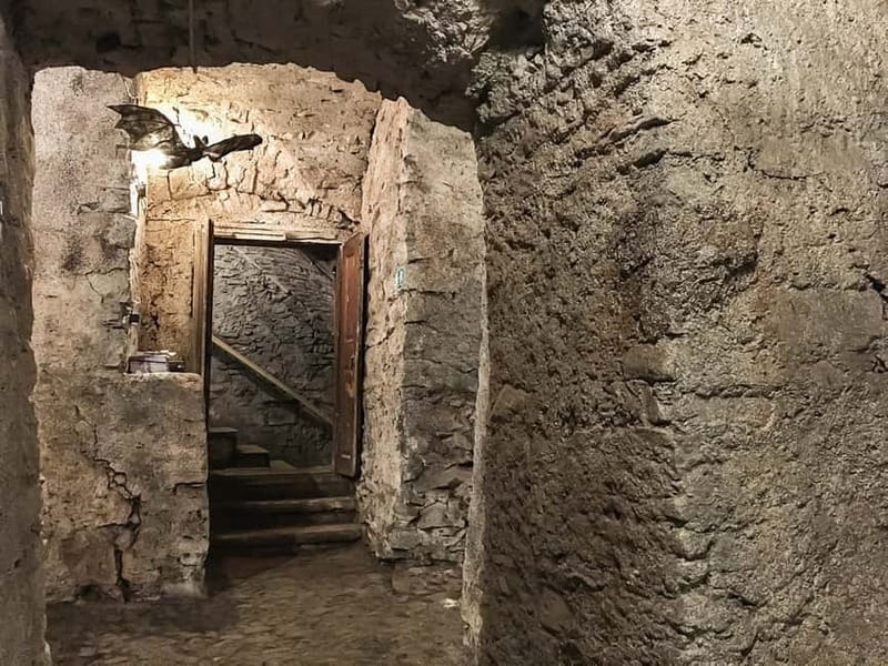 Prague: Oldtown, Medieval Underground & Dungeon History Tour - The secret-feeling alchemy laboratory (and the golem connection)