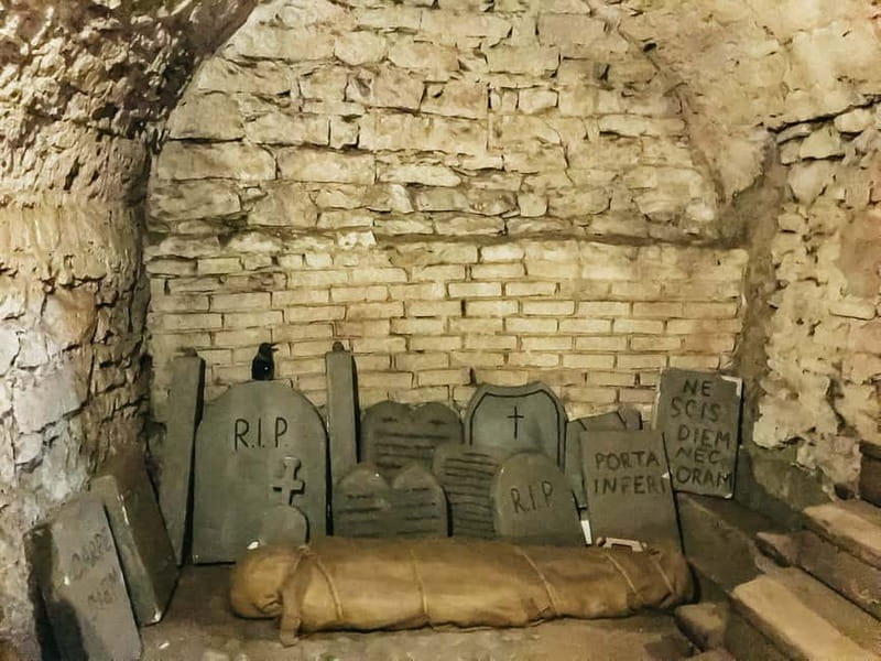 Prague: Oldtown, Medieval Underground & Dungeon History Tour - How long it takes and what the walking feels like
