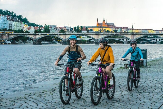 Prague on E-Bike: Explore Greater Downtown Parks & Epic Views - Stop 2: Hlubocepy Climb and Devin Mountain Panoramas