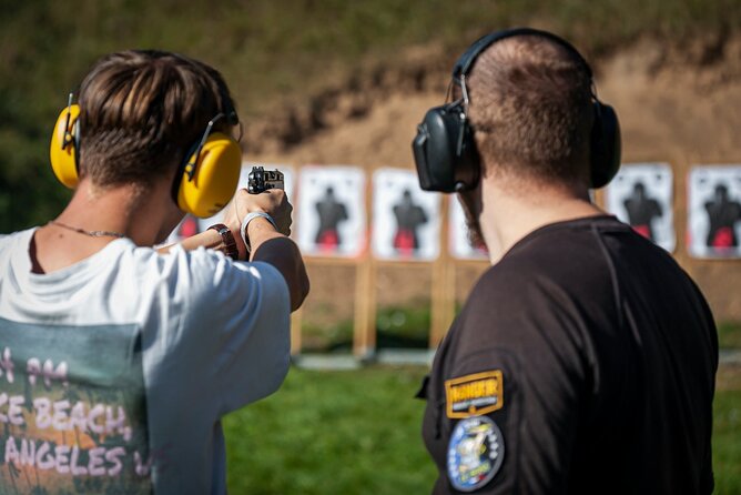 Prague: Outdoor shooting experience 3 to 10 guns + BUS Transfer - A 4-hour session: what the time feels like on the ground