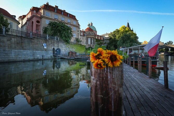 Prague Photoshoot for Couples, Betrothed, Family & Friends - Charles Bridge Session: Classic Views, Real Timing