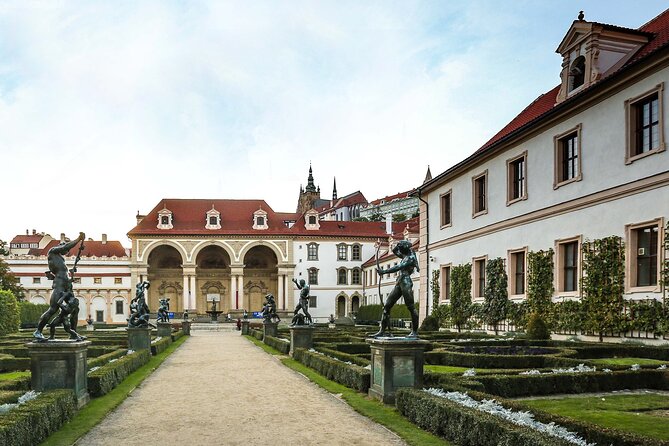 Prague Photoshoot for Couples, Betrothed, Family & Friends - How Many Photos You Actually Get (And What’s Retouched)