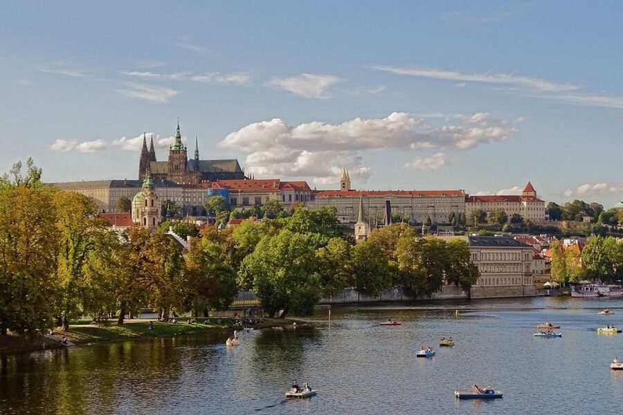 Prague: Prague Castle and Lobkowicz Palace Entry Tickets - St. Vitus Cathedral strategy: when to go so you don’t lose time