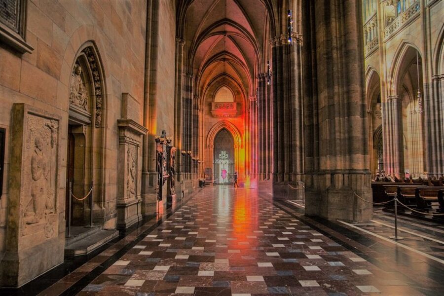 Prague: Prague Castle Complex Smartphone Audio Guide - The stops you’ll hear about: from cathedral center to prison tower