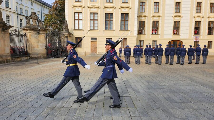 Prague: Prague Castle Private Walking Tour - St. Vitus Cathedral: where the Gothic story gets loud