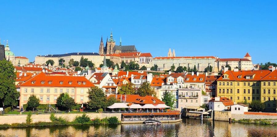 Prague: Prague Castle Private Walking Tour - Your pace, your questions, and what private means in practice