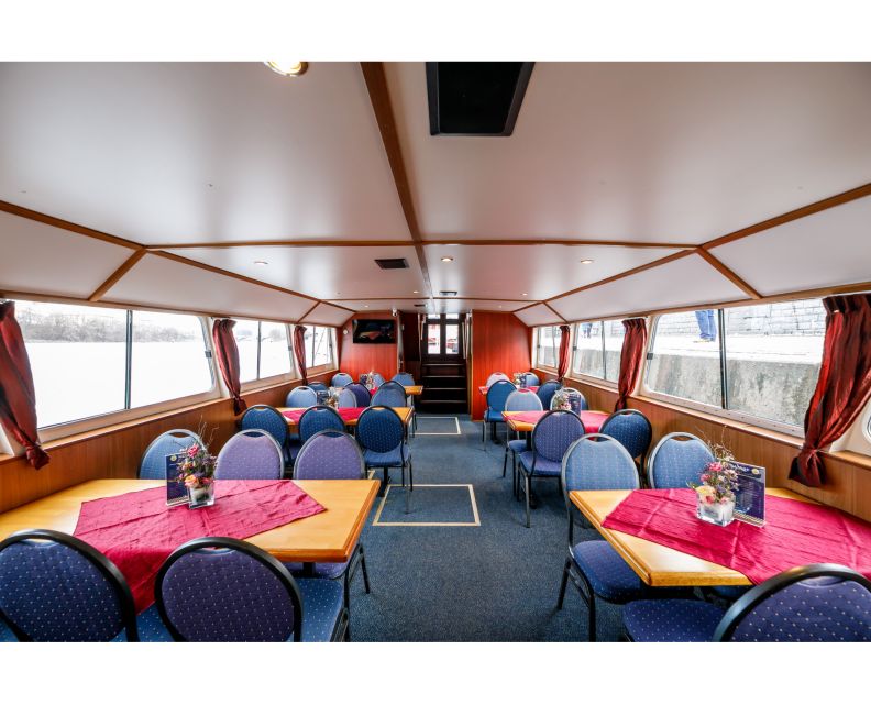 Prague: Private Beer Boat Cruise with Unlimited Beer - Timing risk: what to do with the one technical-issue problem
