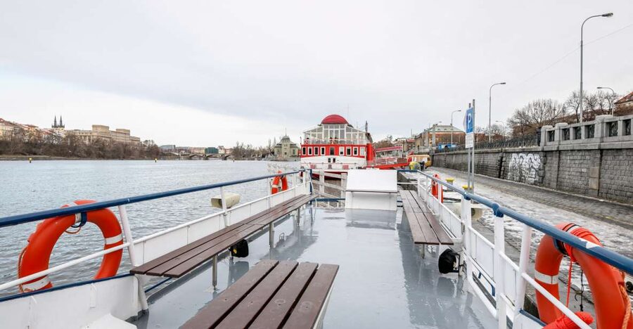 Prague: Private Beer Boat Cruise with Unlimited Beer - The 55-minute cruise route: Prague Castle to Charles Bridge views