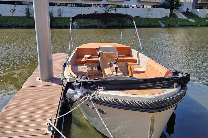 Prague Private Boat Tour - 2 Hours - Karlín and the working side of the river: motion, not just views