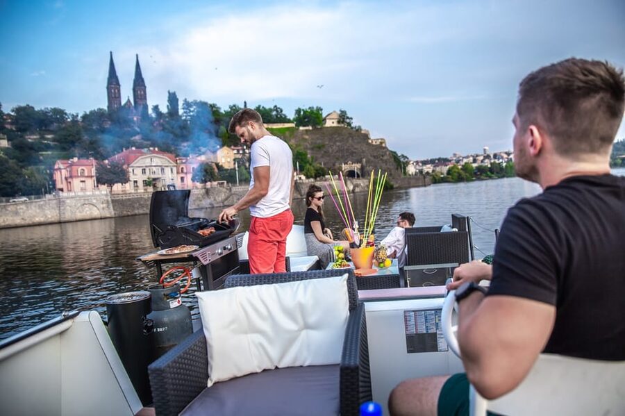 Prague: Private River Cruise with Unlimited Beer or Prosecco - Food and drink packages: adding a meal without turning it into a production