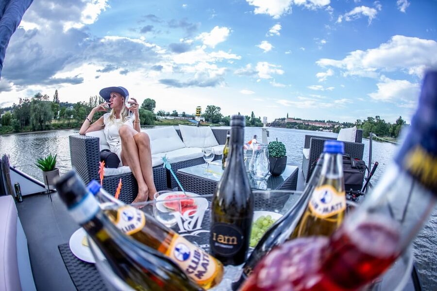 Prague: Private River Cruise with Unlimited Beer or Prosecco - Meeting point near Výtoň: how to find the boat fast