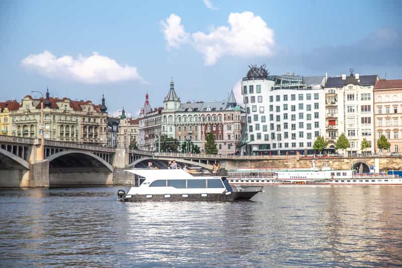 Prague: Private River Cruise with Unlimited Beer or Prosecco - Route options: center sights or the green&chill stretch