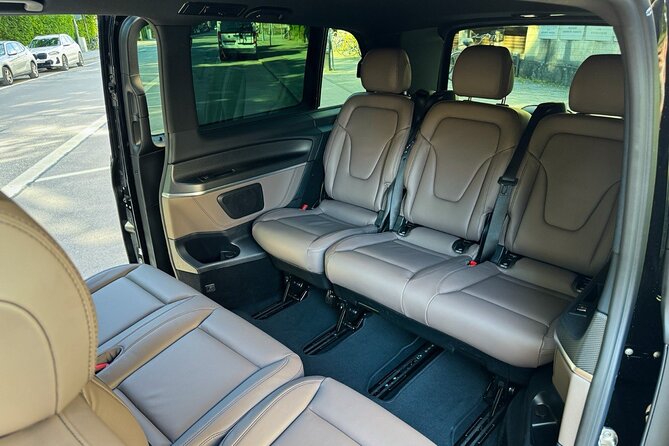 Prague Private Transfer to / from Prague Airport - Arrival at Your Hotel or Address: Right Entrance, Less Friction