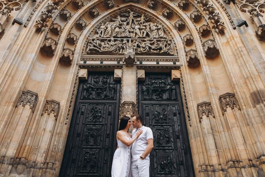 Prague: Professional Photoshoot at Prague Castle - Meeting at the Prague Medieval Tavern: start close and stress less