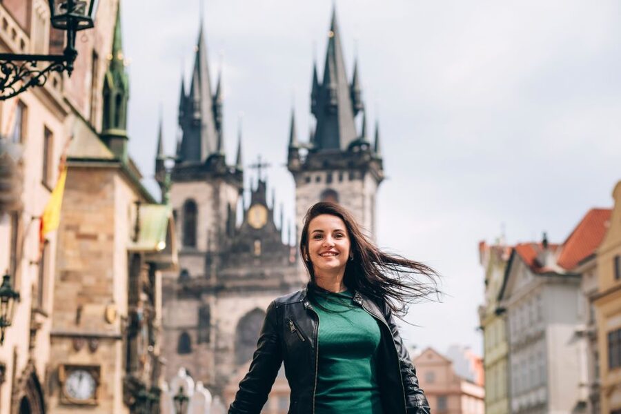 Prague: Professional Photoshoot in the Old Town - The 15–30 Minute Shoot: How the Session Typically Feels
